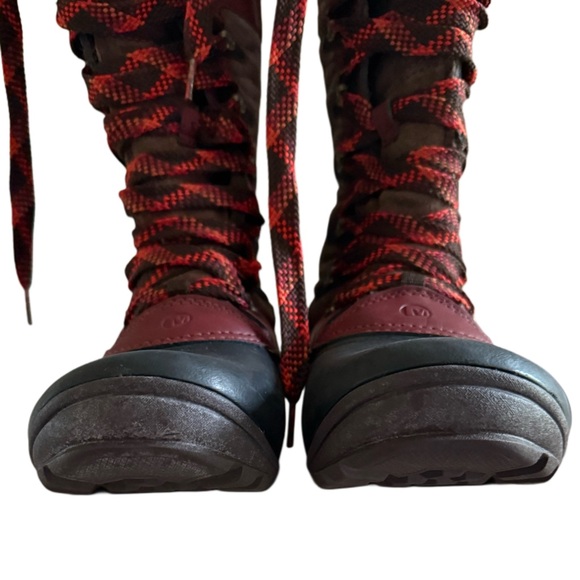 Authentic MERRELL Women's Red and Black Fur-Lined Boots - Picture 6 of 9